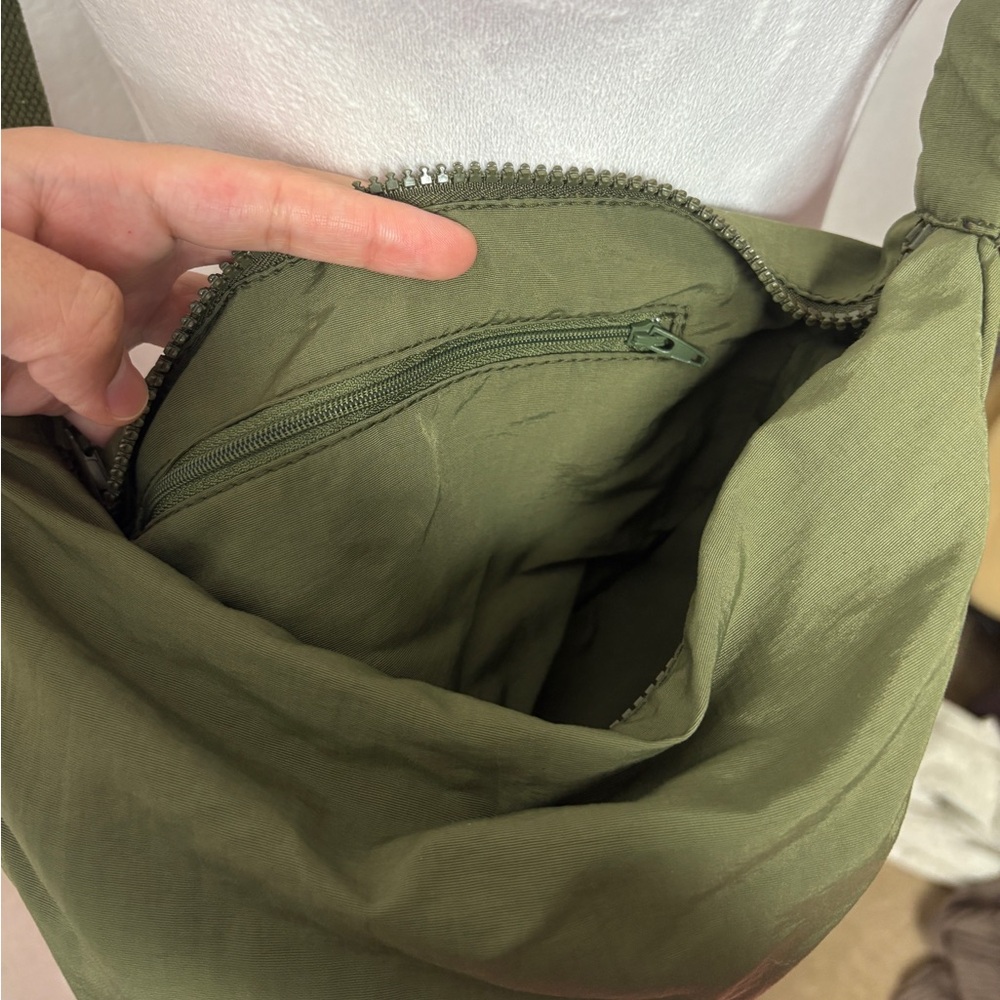 Small Green Adjustable Sling Bag - Picture 4 of 4